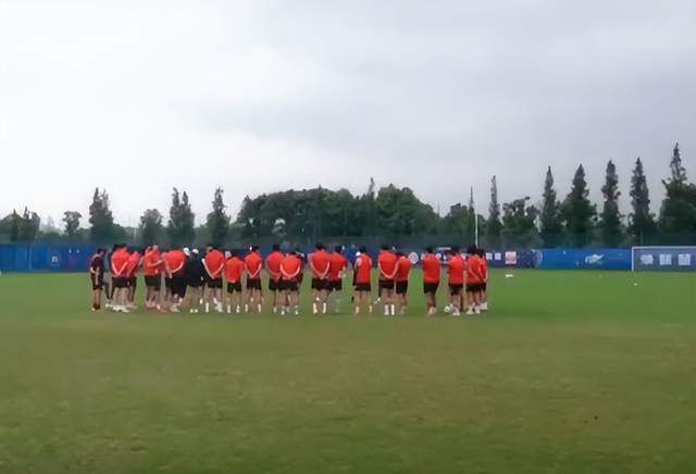 尽管增长法律将会被废除，但这并不影响国米引进布坎南的交易，他们决定无论如何都要完成这笔交易。